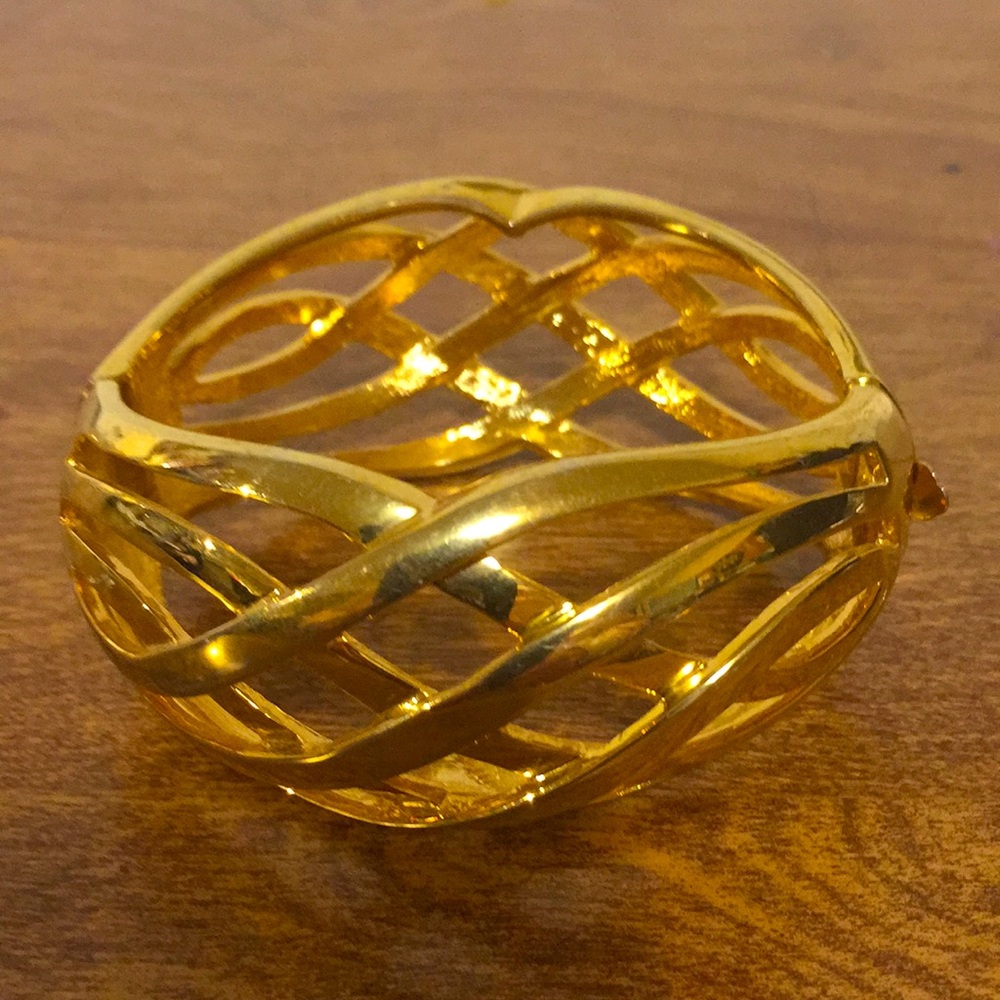 goldtone bracelet
